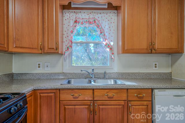 550 Saluda Street, Hendersonville, NC 28791