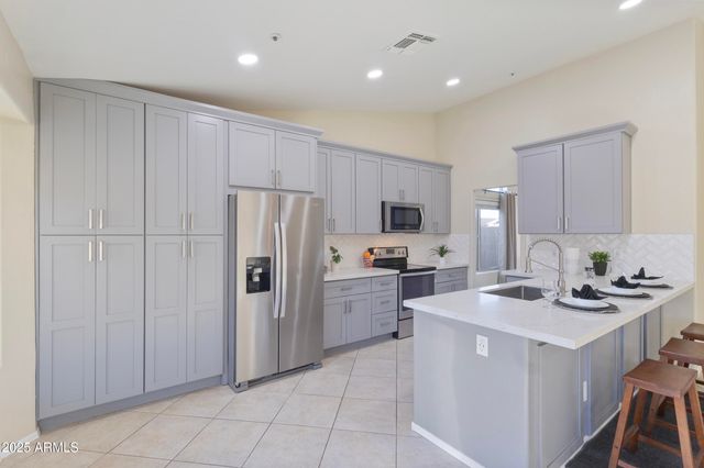 8823 E FLORIADE Drive, Scottsdale, AZ 85260