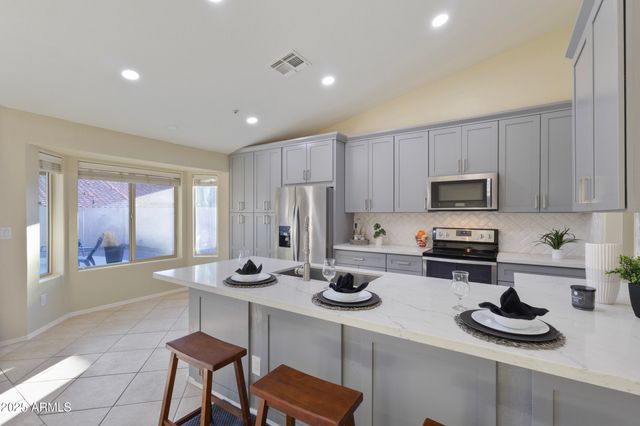 8823 E FLORIADE Drive, Scottsdale, AZ 85260