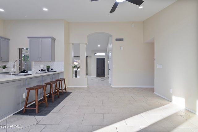 8823 E FLORIADE Drive, Scottsdale, AZ 85260