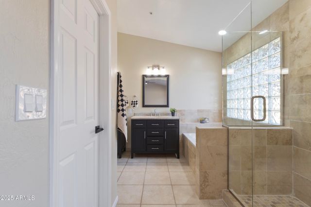 8823 E FLORIADE Drive, Scottsdale, AZ 85260