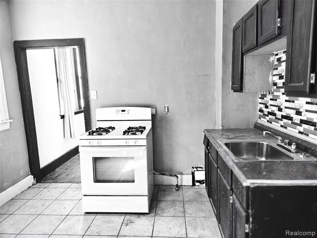 13544 Hasse Street, Hamtramck, MI 48212