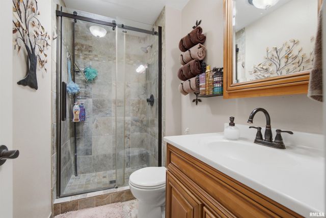 208 BARBARA Parkway, Washington, IL 61571