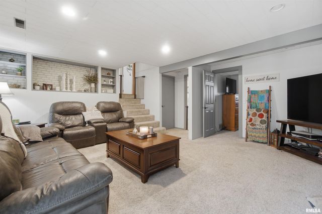 208 BARBARA Parkway, Washington, IL 61571