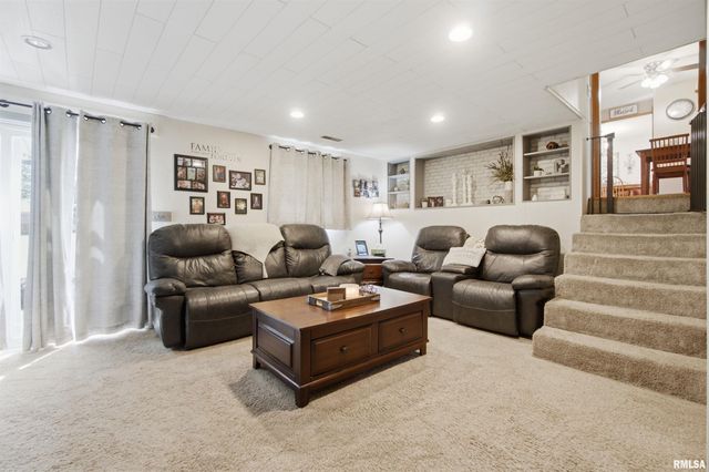 208 BARBARA Parkway, Washington, IL 61571