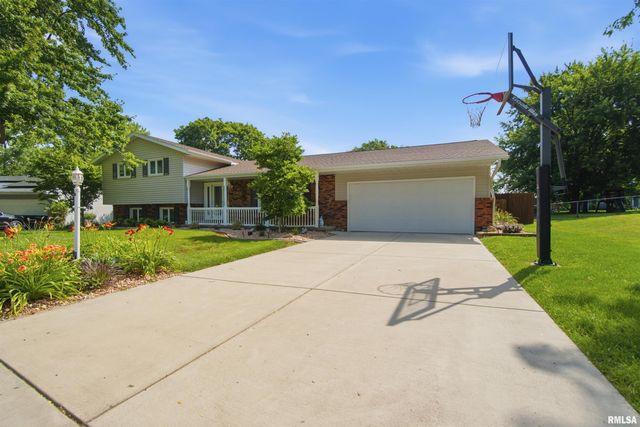 208 BARBARA Parkway, Washington, IL 61571