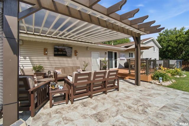 208 BARBARA Parkway, Washington, IL 61571