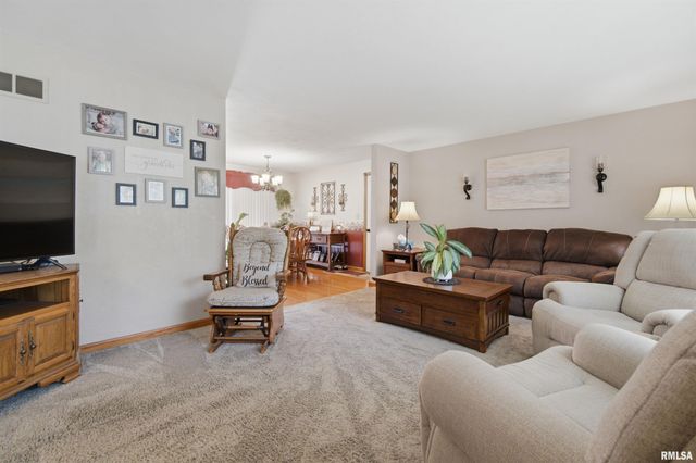 208 BARBARA Parkway, Washington, IL 61571