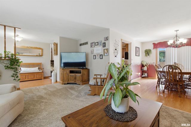 208 BARBARA Parkway, Washington, IL 61571