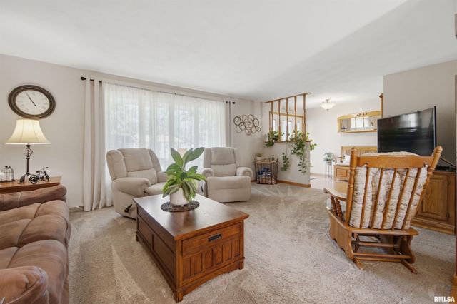 208 BARBARA Parkway, Washington, IL 61571