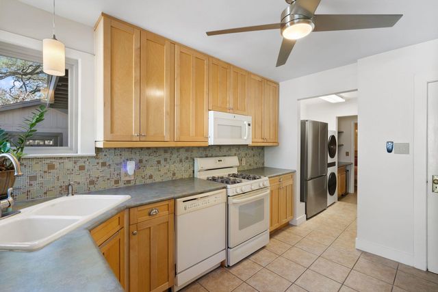 1106 Mission RDG A, Austin, TX 78704