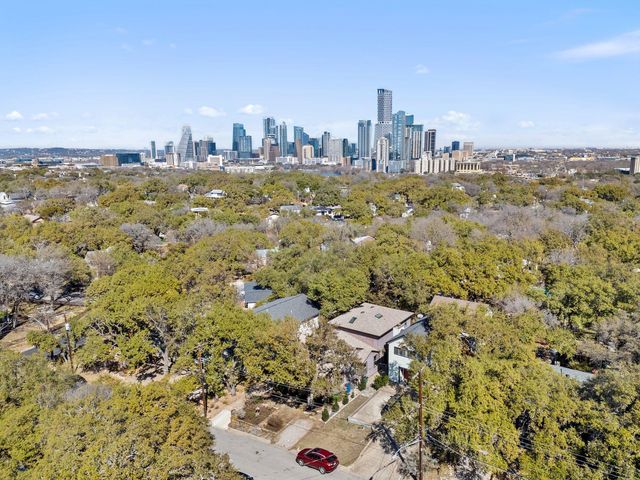 1106 Mission RDG A, Austin, TX 78704