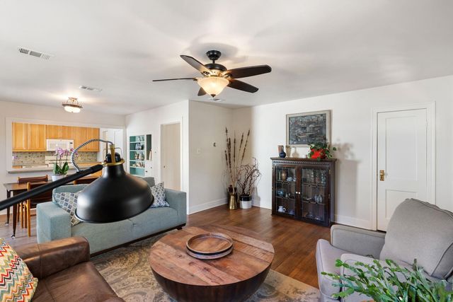 1106 Mission RDG A, Austin, TX 78704