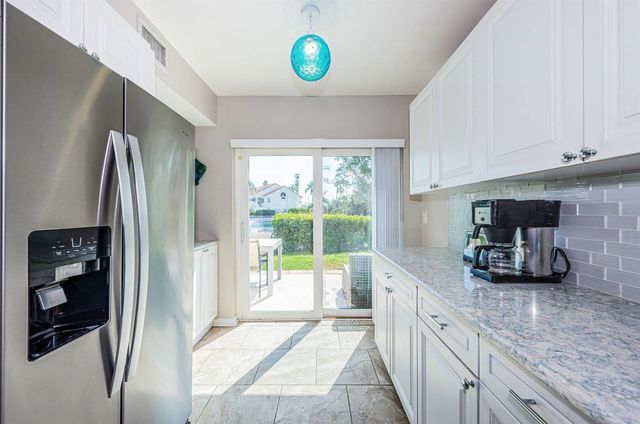 6107 MIRADA CIRCLE, St Petersburg, FL 33715