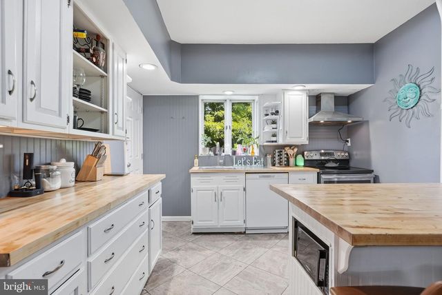 507 WALNUT ST, Catasauqua, PA 18032