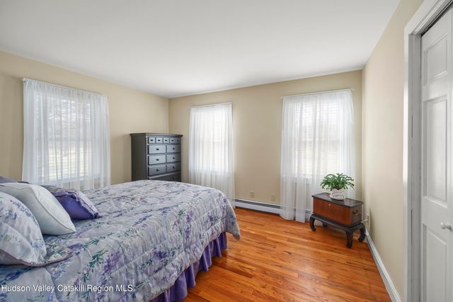 11 Presidential Drive, Kinderhook, NY 12106