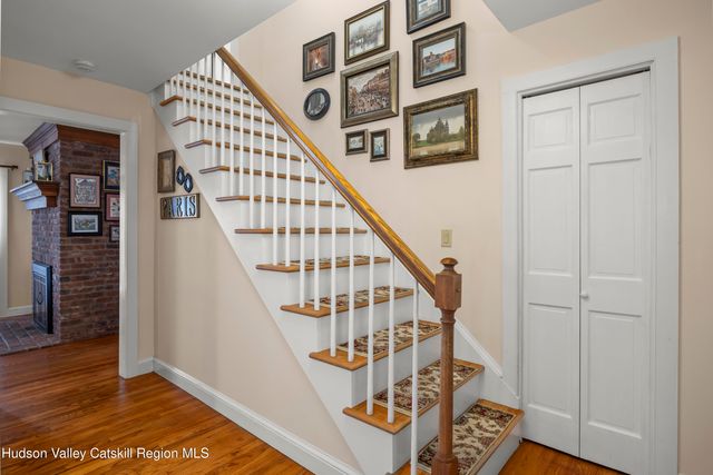 11 Presidential Drive, Kinderhook, NY 12106