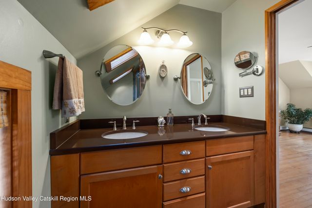 11 Presidential Drive, Kinderhook, NY 12106