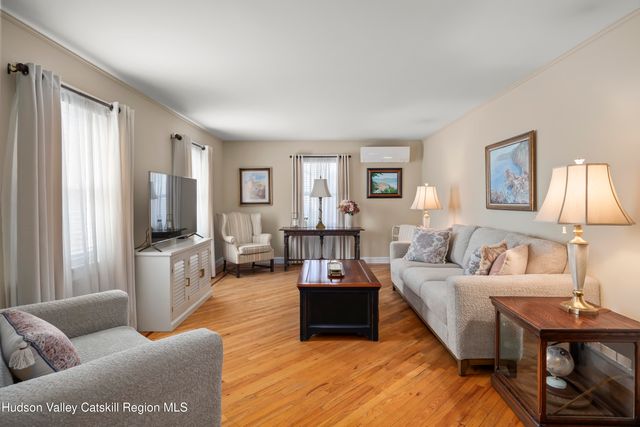 11 Presidential Drive, Kinderhook, NY 12106