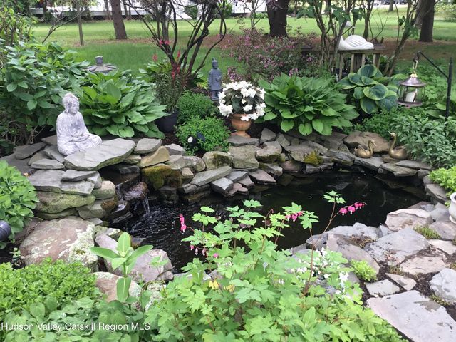 11 Presidential Drive, Kinderhook, NY 12106