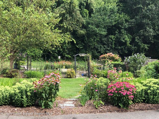 11 Presidential Drive, Kinderhook, NY 12106