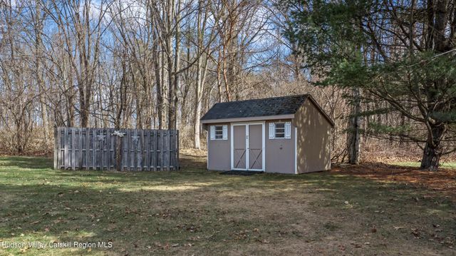 11 Presidential Drive, Kinderhook, NY 12106