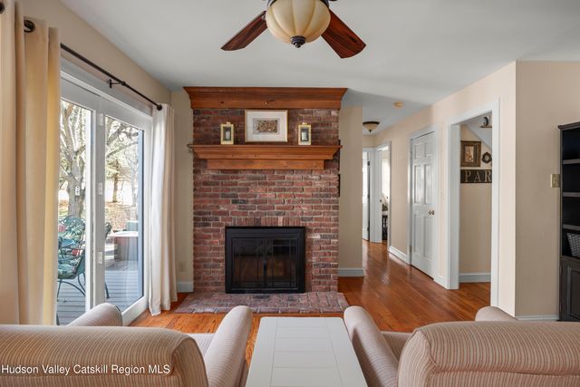 11 Presidential Drive, Kinderhook, NY 12106