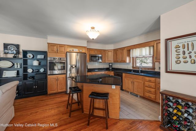 11 Presidential Drive, Kinderhook, NY 12106