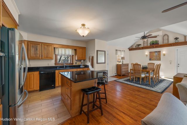 11 Presidential Drive, Kinderhook, NY 12106