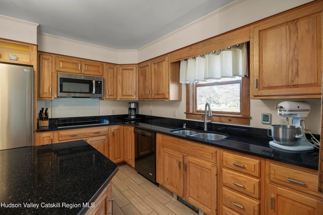 11 Presidential Drive, Kinderhook, NY 12106