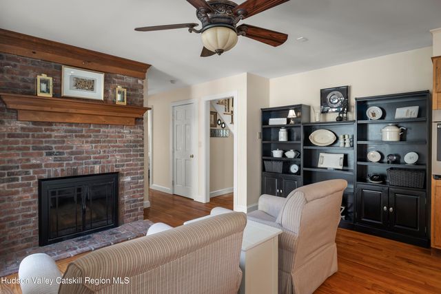 11 Presidential Drive, Kinderhook, NY 12106