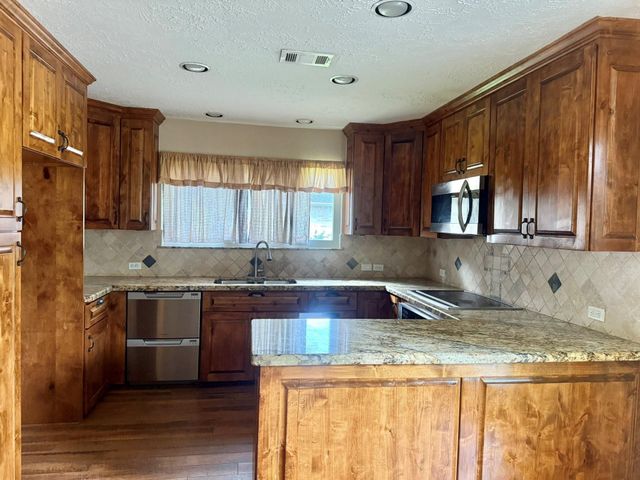 10107 Hollow Canyon Drive, Sugar Land, TX 77498