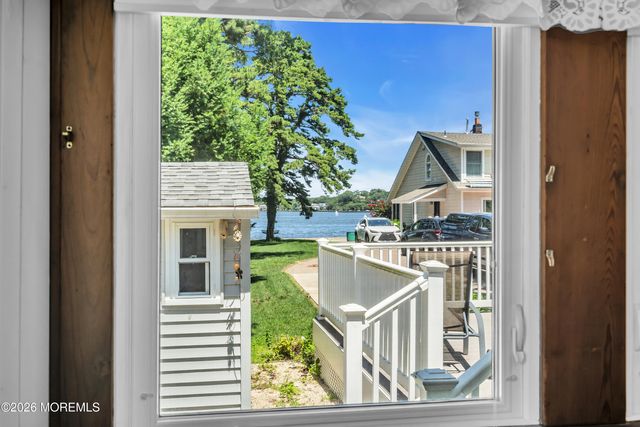 906 Lincoln Avenue, Pine Beach, NJ 08741