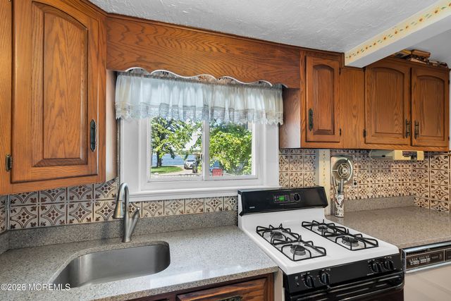 906 Lincoln Avenue, Pine Beach, NJ 08741