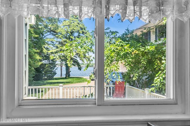 906 Lincoln Avenue, Pine Beach, NJ 08741