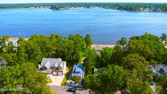 906 Lincoln Avenue, Pine Beach, NJ 08741