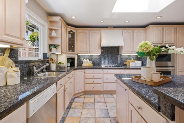 948 Anna Street, San Mateo, CA 94401