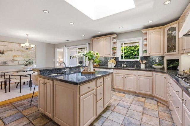 948 Anna Street, San Mateo, CA 94401