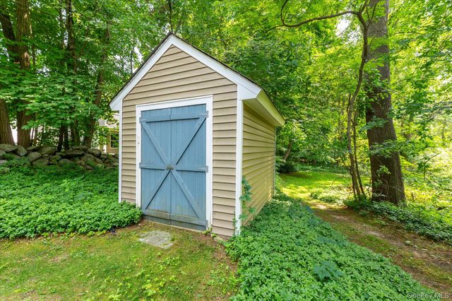 12 Lakeview Drive, Yorktown Heights, NY 10598
