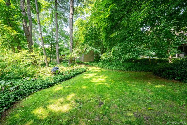 12 Lakeview Drive, Yorktown Heights, NY 10598