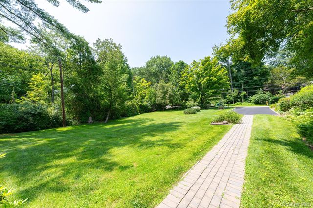 12 Lakeview Drive, Yorktown Heights, NY 10598