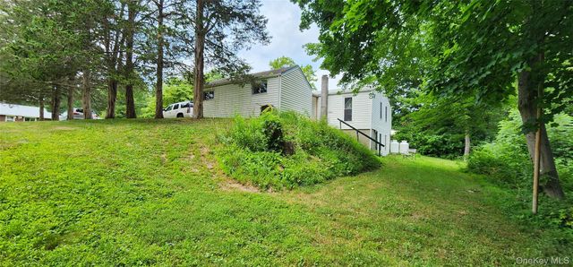 48 Gleason Boulevard, Pleasant Valley, NY 12569