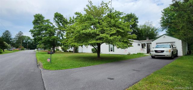 48 Gleason Boulevard, Pleasant Valley, NY 12569