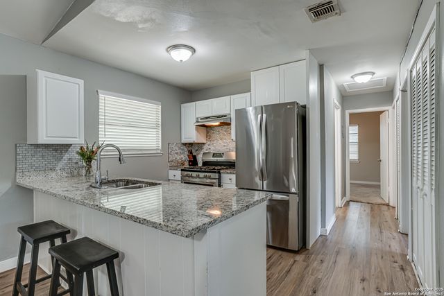 5011 Village Lawn, San Antonio, TX 78218