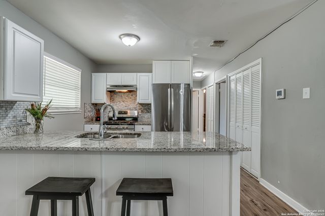 5011 Village Lawn, San Antonio, TX 78218