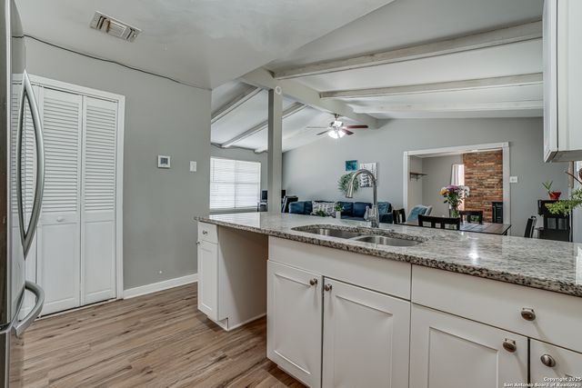 5011 Village Lawn, San Antonio, TX 78218