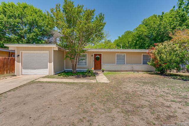 5011 Village Lawn, San Antonio, TX 78218