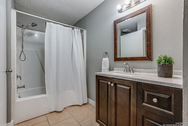 5011 Village Lawn, San Antonio, TX 78218