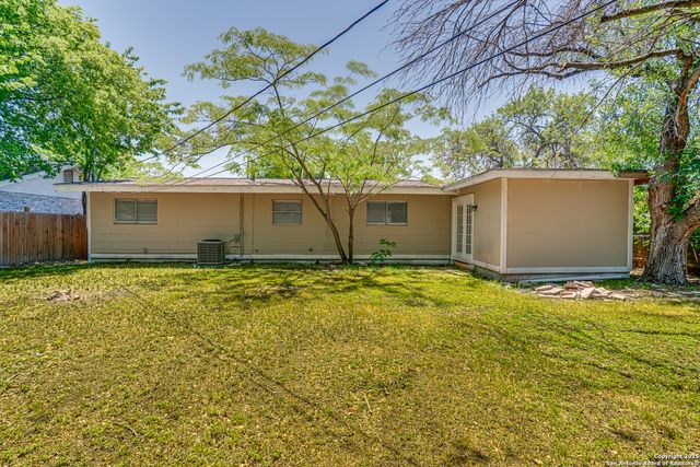 5011 Village Lawn, San Antonio, TX 78218