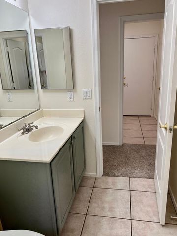 1576 W Kesler Lane, Chandler, AZ 85224